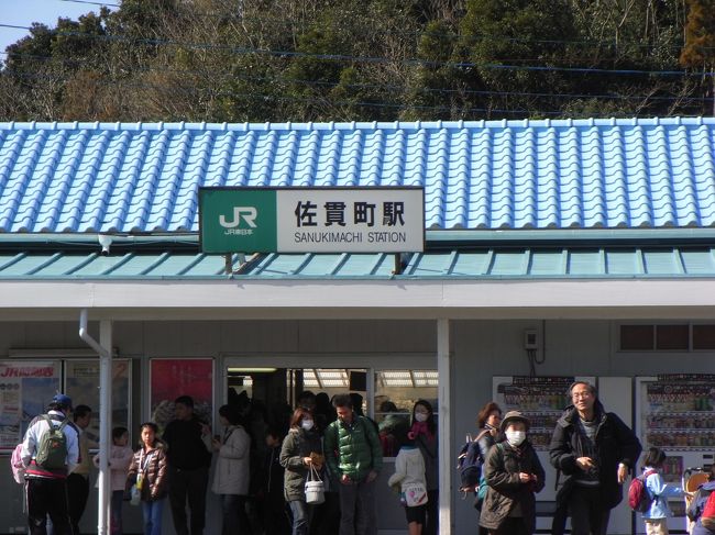 JR佐貫駅からマザー牧場に向かって歩く9kmのコースです。途中には、佐貫城址など何ヵ所の見所がありますが自然林道をひたすら登るというコースです。マザー牧場は、観光牧場で菜の花畑もあり綺麗な所でした。