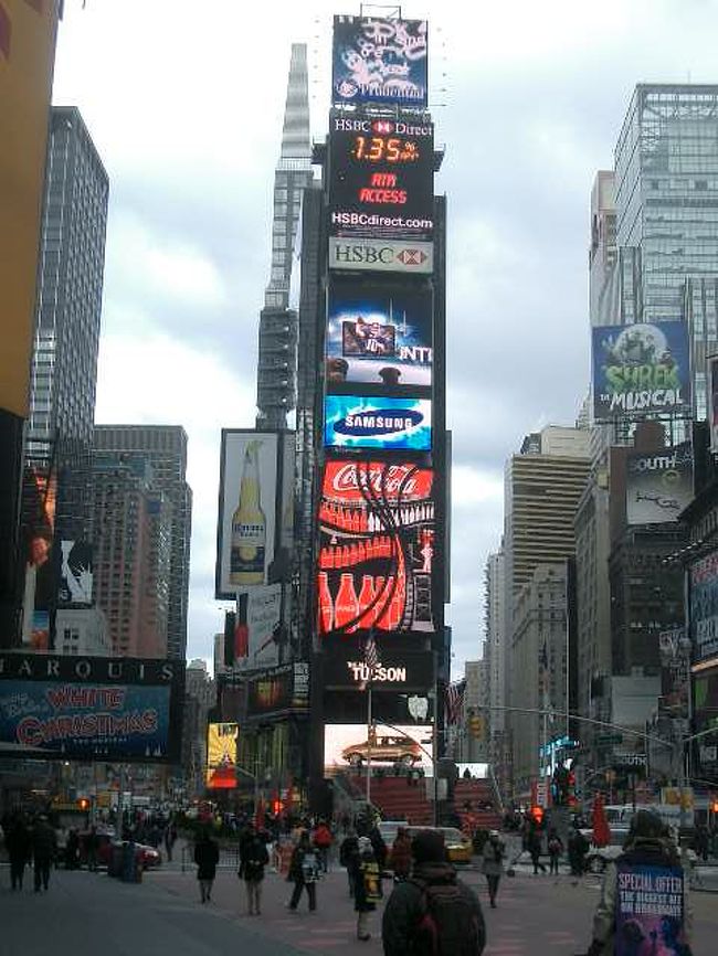 午後、Times Square をひとめぐり。
