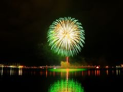 河口湖　冬花火・湖上の舞