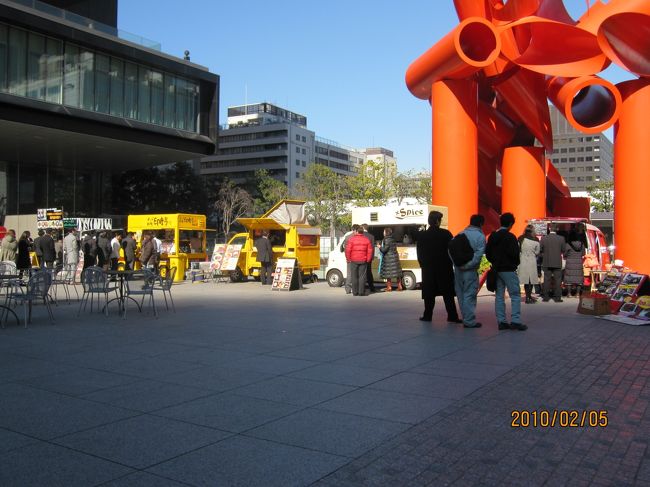 大手町・サンケイビル前<br /><br />美味しそうな屋台が並んでいました<br /> <br />http://www.w-tokyodo.com/neostall/village/v_sankei.html