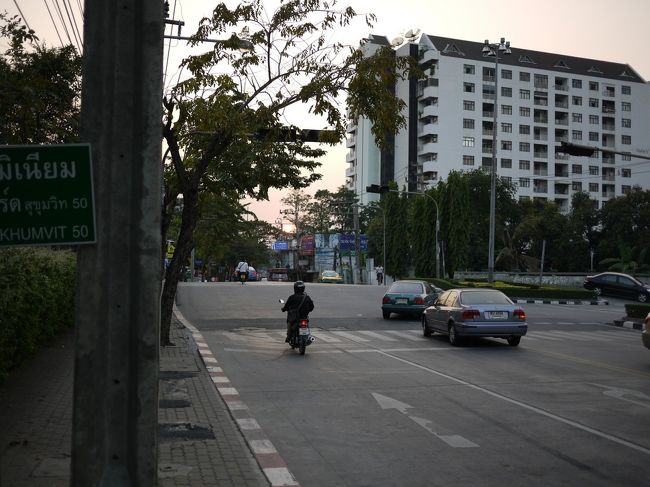 バンコク　Sukhumvit Soi 50 を探索してみました。