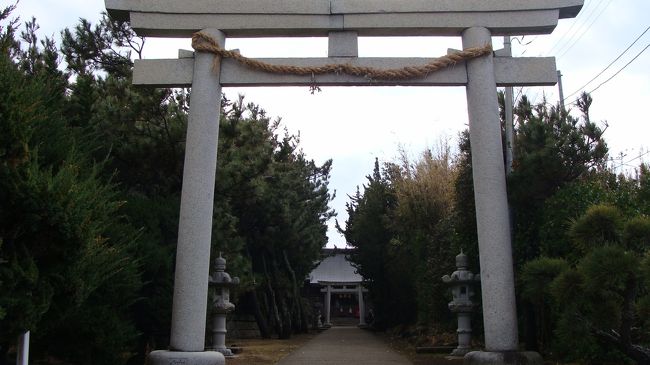 コマちゃんを探して、入ってみました。<br /><br />何と、古い年寄りのコマちゃんと真新しい若年のコマちゃんが、並んでお迎えしてくれました。<br />これを称して・・・2連式コマちゃん。
