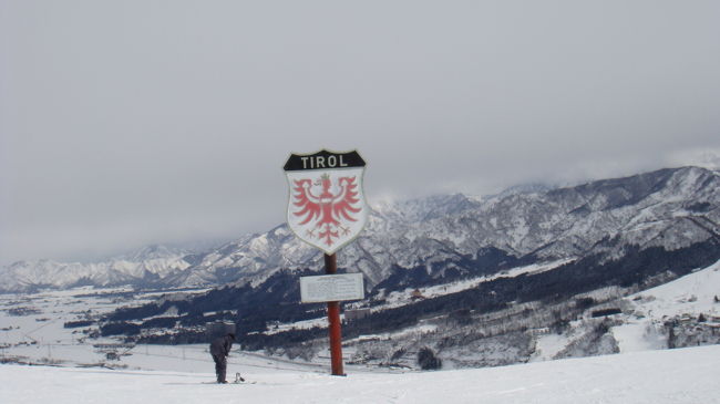 今年の冬は例年より雪が多くて、スキー好きにとっては最高ですね。越後湯沢の石内丸山スキー場に行ってきました。