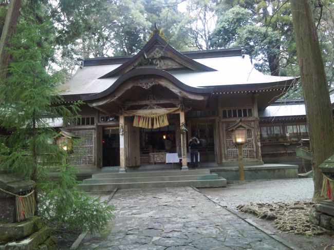 熊本城、阿蘇へ行った後・・・ここまで来たからにはそんなに遠くなさそうだから高千穂まで足をのばしてみよう!!<br />突然の強行軍。<br />時間が足りなくて殆ど見れてませんが・・・とりあえず行ったという事で。