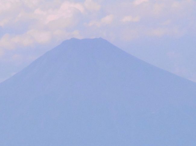 当然ながらこの便は右窓側に座ると外は見られますが、大半が大きな??太平洋となりますので、左窓側席がお勧めです。<br />勿論、天候次第ですが景色さえよければ　伊丹空港　セントレア空港　富士山　伊豆の大島空港　と順次空から見られます。<br />あくまでも、天候次第ですが?? <br />この日の富士山はこれくらい見られました