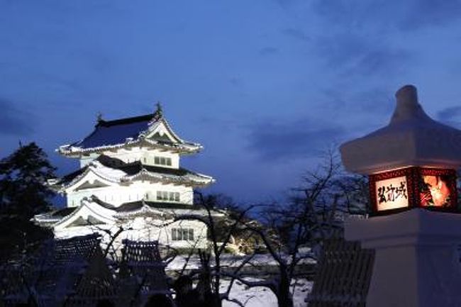 2月11日から14日まで弘前城で雪灯籠まつりが開催され、雪の灯籠、ライトアップされた弘前城を見てきました。　