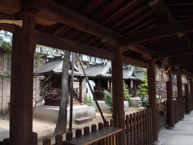 大阪市内の神社をのーとくんで巡りました。<br /><br />まずは、摂津国一之宮：坐摩神社（いかすりじんじゃ）へ。<br /><br />坐摩神社（いかすりじんじゃ）は、大阪の中央区本町の近くにあります。<br /><br />つぎは、でかい鬼のあるお宮：難波八阪神社に。<br /><br />これは、大阪の浪速区なんばパークスの近くにあります。<br /><br />お宮さんの最後は、いくたまさんと呼ばれている生國魂神社（いくくにたまじんじゃ）。<br /><br />いくたまさんは、天王寺区、地下鉄谷町九丁目の近くに。<br /><br />そして、神社巡りを終え、所要で豊中に。<br /><br />そこ豊中を車で走っている時、抜け道と思って通った知らない道で発見したものは・・・あの・・・パワースポットでは！！