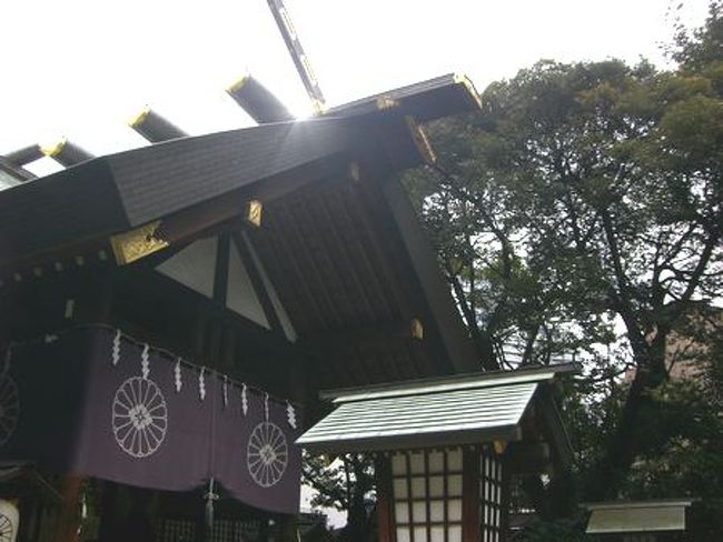 ここでお参りすると<br />彼氏ができると噂の東京大神宮へ行ってきました☆<br />http://trendy.nikkeibp.co.jp/article/column/20080205/1006765/<br /><br /><br />飯田橋のJR駅 西口から徒歩5分くらい。<br />少し肌寒い日でした。<br />でも女の子はたくさん☆<br /><br />15時くらいに行き、参拝は少し並ぶ程度。<br />結婚式もしていて白無垢の花嫁さんがいましたー!<br />
