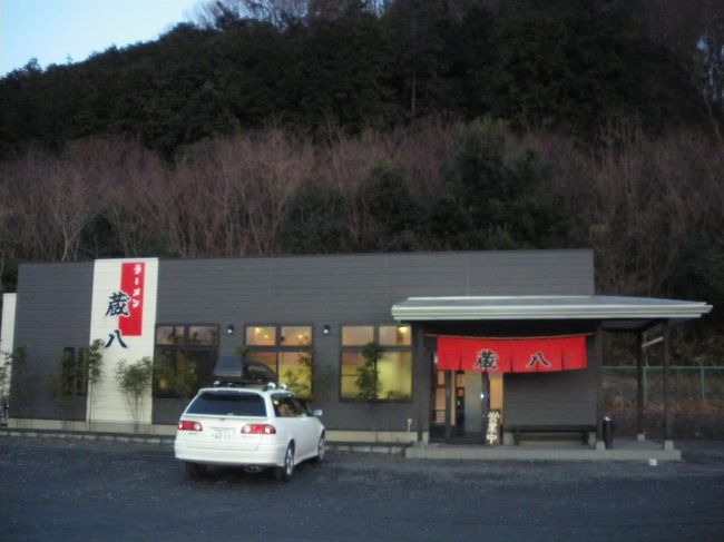 小山市の虹ノ麺で食べたあと、<br />鹿沼市のゼンジー南京と蔵八に行きました。<br />どちらも日光市今市に本店があります。