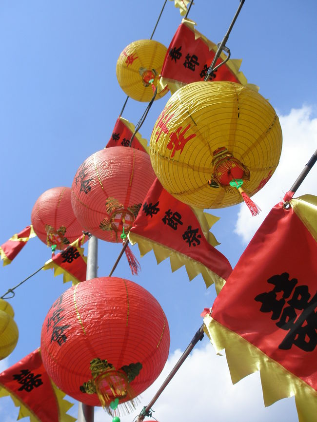 毎年中国の旧正月にあたる時期に行われてる大人気のお祭りです。意外にも今まで行った事がなく、今年が初めて！このお祭り期間中は長崎の街は大変華やかで賑わってました。