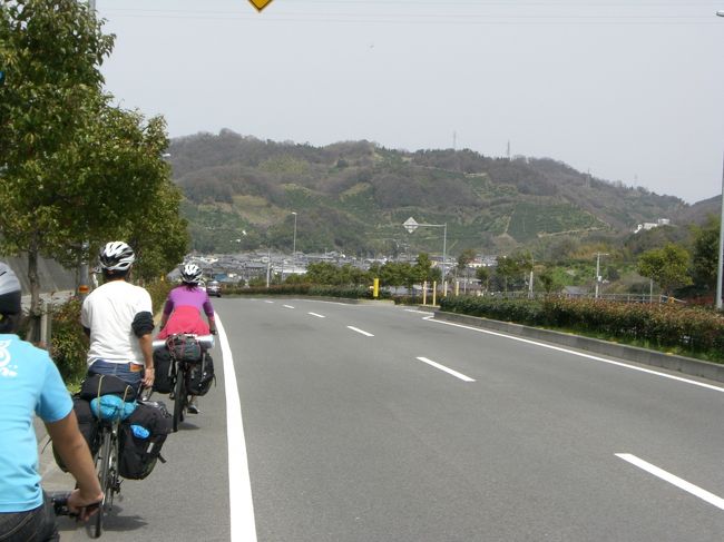 自転車ツーリングの旅のキロク。<br />しまなみ2日目は、道後温泉から今治まで。<br />海岸線をひたすら走る日です。