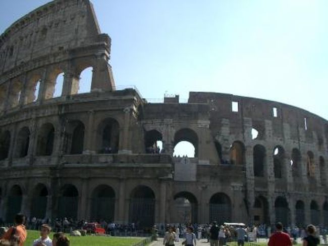 以前にパリ・ローマの旅をしたときにはローマで大雨にあい、ローマに対する印象が弱いまま旅が終わってしまいました。（雨女が一緒だったからかなぁ。。）<br />・・が、ローマがそんな薄い印象のわけがない！と思い、再度ローマ行きを決意。今度はローマ・フィレンツェの旅です。