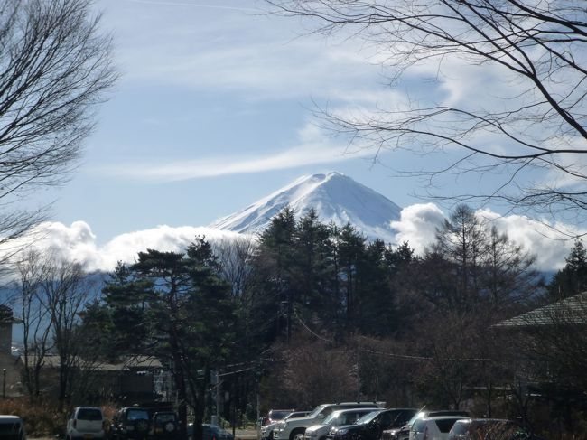 久保田一竹美術館と忍野八海に行ってきました♪<br /><br />ここからも綺麗な富士山が見れるはずだったのですが・・・。<br />なかなかその姿を見せてはくれませんでした。<br /><br />富士山の姿を見るってすごく難しいなぁ〜と実感しました。笑<br /><br />けれど富士山とはまた違った「美しい物」を見ることが出来ましたよ☆