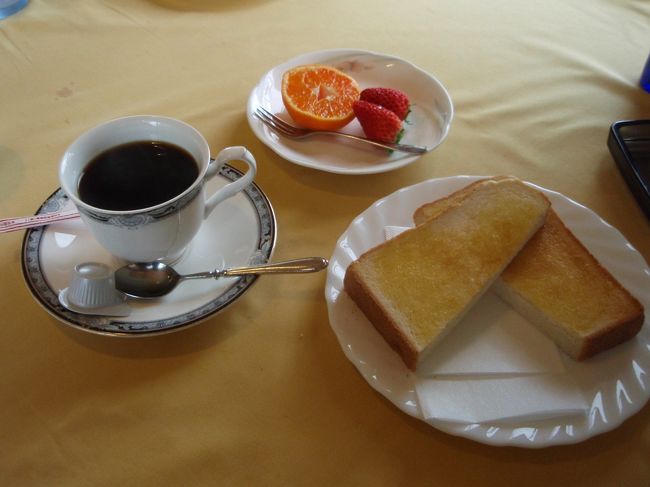 名古屋は喫茶店文化が栄えています。<br />朝も昼も喫茶店はお客様で一杯。<br />そしてモーニングは、どこの喫茶店に行ってもあるというのを聞いたので、ふら～っと朝食を食べに行きました。