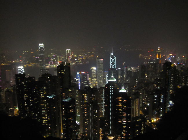 ３月の３連休を使っての香港旅行です。<br /><br />本当に思いつきで行くことにした香港。<br /><br />特に何も決めていかなかったのですが、今日は買い物の下見と夜景を見てきました。<br /><br />次は、夜の様子の旅行記です。<br /><br />さて、どんな旅になるかは終わってからのお楽しみ。