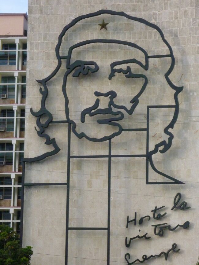ハバナを代表する観光スポットの革命広場です。