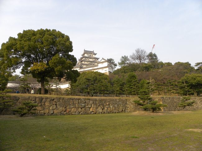 伊丹に着き、札幌から来た友人と合流し餃子の王将で腹ごしらえ（笑）<br /><br />そしてレンタカーを借りてさらに西へと行きます！！