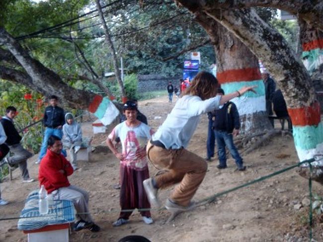 　毎年12/28-1/1の五日間、ポカラでストリート・フェスティバルと呼ばれるイベントが開催されます。このお祭りに合わせてトレッキングを切り上げた訳ですが、それだけの価値があったのかどうか。2009年度の年越しの様子をレポートします。<br /><br />アンナプルナ外伝　シリーズ:<br />①ネパールの温泉地 (シンハ温泉、タトパニ、ジヌー)<br />②ポカラ・ストリート・フェスティバル - レイクサイドのから騒ぎ　&lt;==<br />③アンナプルナ・トレッキング情報ノート (執筆予定)<br /><br />最速のアンナプルナ シリーズ:<br />http://4travel.jp/traveler/sekai_koryaku/album/10444950/<br />①アンナプルナ・ベースキャンプの一日 (A.B.C.)<br />②みんなのプーンヒル (ゴレパニ)<br />③新時代のジョムソン街道 その1 (バス、ジープ)<br />④新時代のジョムソン街道 その2 (ムクティナート)<br />⑤あのジグザグの先にあるもの (カグベニ)<br />⑥ムスタン 各駅トレック (トゥクチェ、マルファ他)<br />⑦ダウラギリ・アイスフォール - はじめての遭難 (ラルジュン)<br />⑧自転車 vs トレッカーの巻 (カロパニ、ガサ)<br /><br />変更: 10/22/11 アンナプルナ外伝に統合。