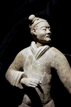 長安之旅(7)続く「秦始皇兵馬俑博物館２・３号坑」と「銅車馬陳列館」で多岐にわたる埋蔵物の多さと精度の高さに驚嘆する。