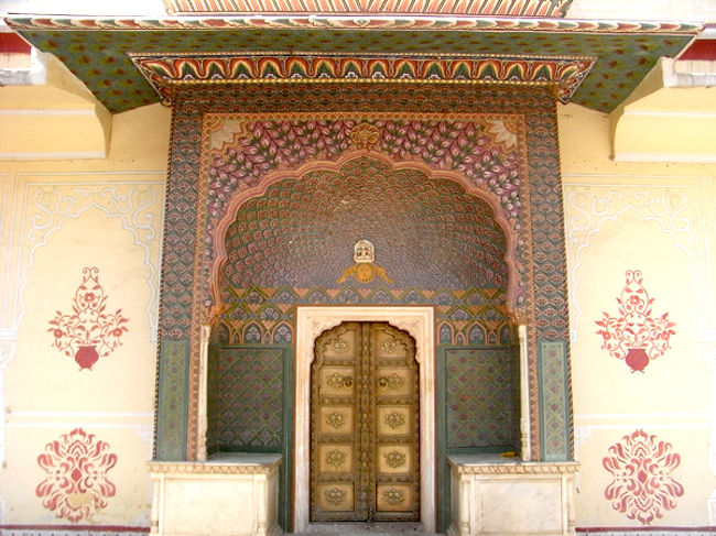 **作成中**<br /><br />7日目 ■ジャイプル<br /><br />●ジャイプル Jaipur<br /><br />中央博物館博物館<br />ハワー・マハル<br />シティ・パレス<br />ジャンタル・マンタル<br />アンベール城<br />ウォーター・パレス<br />Maharani Ki Chhatriyan<br />Gatore Ki Chhatriyan