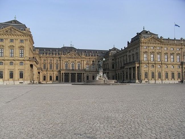 ロマンチック街道の出発点でもある町、ヴュルツブルク（Würzburg）。この町で世界遺産に登録されているのは、レジデンツ（宮殿）。