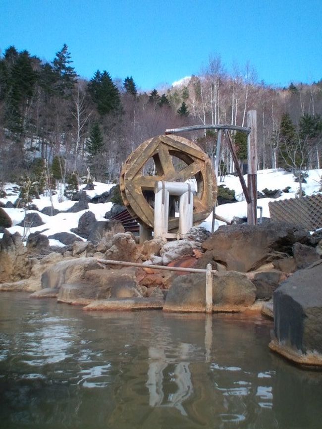 久々の晴天で、北海道にしては暖かい１日！<br /><br />　　　　　　　　気温は9℃<br /><br />家に居たらもったいない！どうしよう・・・・<br /><br />温泉だ！　今日は温泉日和と、独断と偏見で決め<br /><br />だったら、北海道内でも希少といわれる１００％かけ流し温泉<br /><br />札幌から定山渓温泉を過ぎ数キロ行ったところの、豊平峡温泉へ。。。<br /><br /><br />