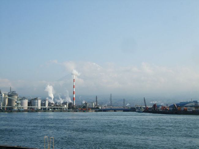 ４／８自宅から白く雪の被った富士山が見えたので出勤前に田子の浦港に行ってみました。