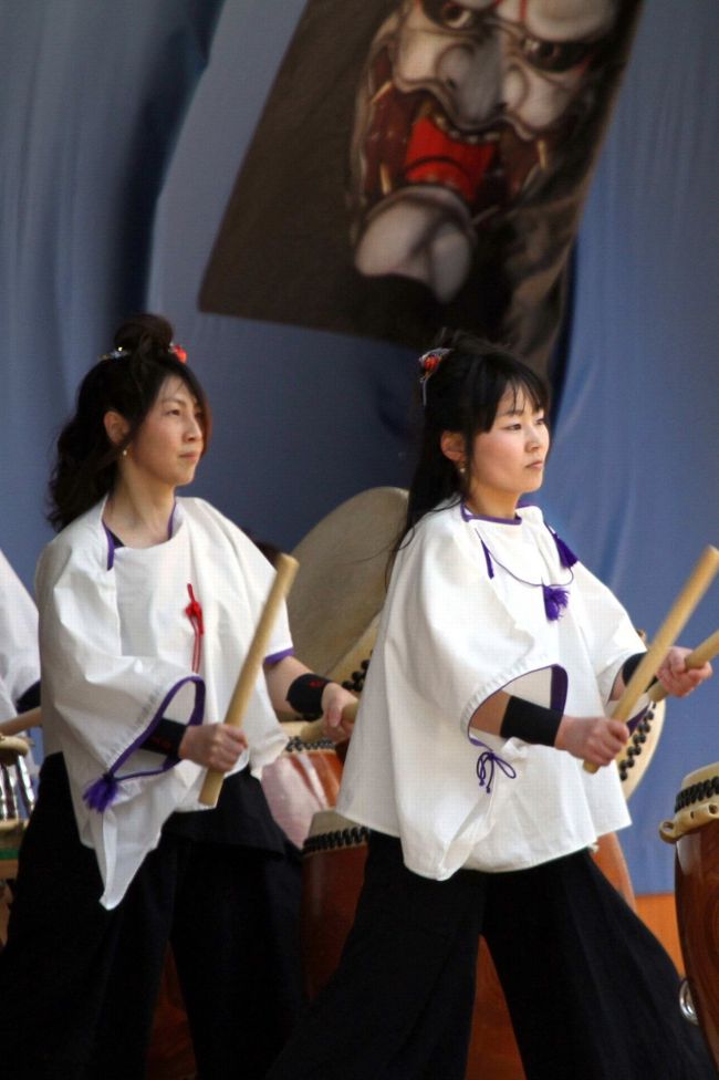 ■さくら祭り巡り<br /><br />＜湯来交流センターさくらまつり＞広島県湯来町<br /><br />　本日はめずらしく、先週に続いてフル休暇日でした。当〜然、かようなありがたい日は鎖の切れたワンちゃんのごとく。。。またまた、朝早よから満開の桜見物ヘスタコラ・サッサと出かけてきましたー。ヘ(；^^)ノ<br />