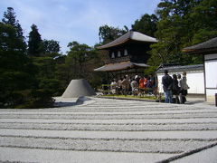 東山文化の粋・銀閣寺は何時来ても観光客で溢れている