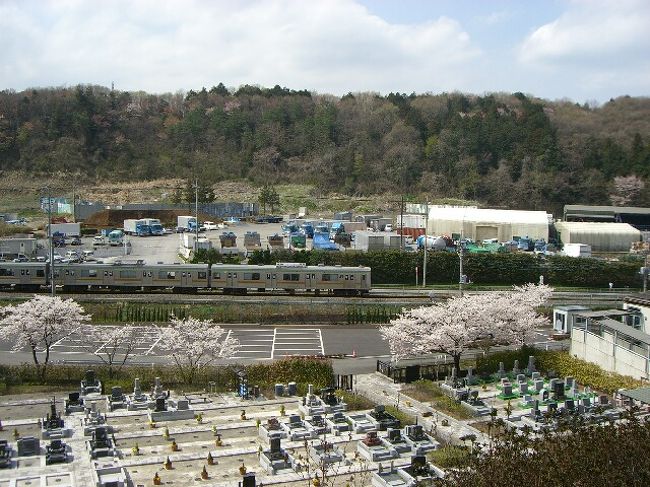 子供の頃住んでいた町で、近くを走る“JR八高線”。<br />東京の八王子と群馬高崎を結ぶローカル線。<br />私のいた頃は蒸気機関車がまだ走っており、友達とつるんで自転車でよく見に行ったものだ。<br /><br />懐かしい写真を頼りにして天気のよかった週末に、ショートトリップに出かけた。<br /><br />思い出を拾う・・・「何もかも変わってしまった」と年寄りのようにボヤキの連続だったが、一箇所だけ昔のままの光景がひろがっていて感激もした。<br /><br />まぁ、そんな感じの「思い出し旅行記」。<br />