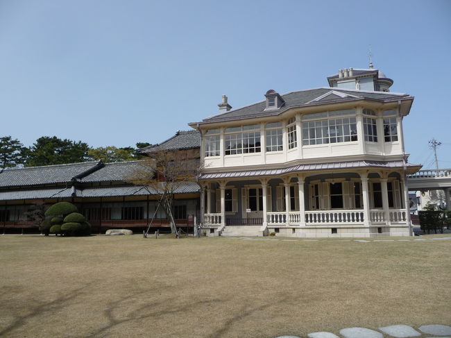 三重県北部観光の2日目は、桑名市内観光に出かけました。<br />訪れたのは、大正時代(1913年)に完成したという『六華苑』です。<br />『六華苑』の中心にある建物(二代目諸戸清六邸)は、洋館と和館がドッキングした珍しい建物で、離れや庭もかなり見応えがありました。<br /><br />桑名市観光ガイドのHP→http://kanko.city.kuwana.mie.jp/machi/rokkaen/index.html