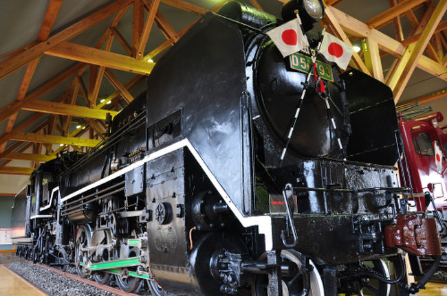 ４月１５日は、長浜曳山まつりで賑わう長浜市内。ＪＲ長浜駅からすぐの長浜鉄道スクエアは、旧長浜駅舎「現存最古の駅舎」。