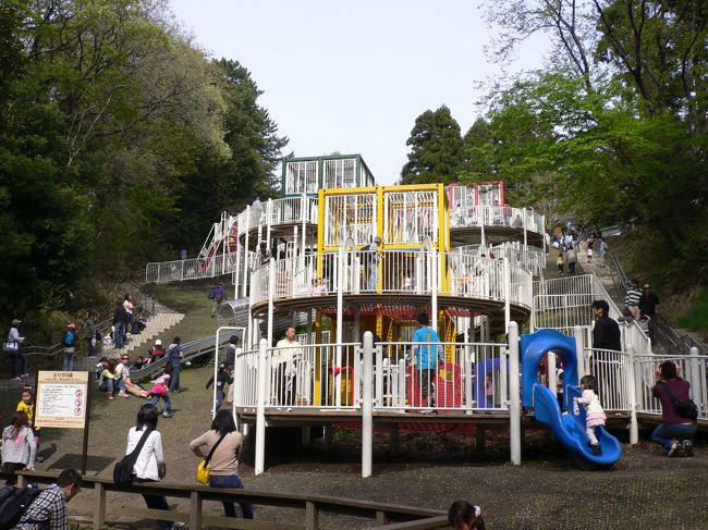 お花見シーズンは過ぎちゃったけど、アスレチック遊具とちびっこ動物園に行ってきました。