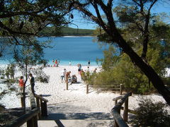 フレーザー島　オーストラリアの神秘な湖でひと泳ぎ!