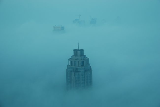 天津市和平区にある『信達広場』別名、海信広場（ハイセンスプラザ）は５３階建ての天津一の高層ビルです。<br />天津駐在時、この４７階に住んでいました。<br />部屋からの眺めは絶景ですが、毎日眺めていると３日で飽きます。<br />それでも、時期によって天津の風景は色々な変化を見せてくれました。<br />旅行記ではないかもしれませんが、まあ海外ということで･･･。
