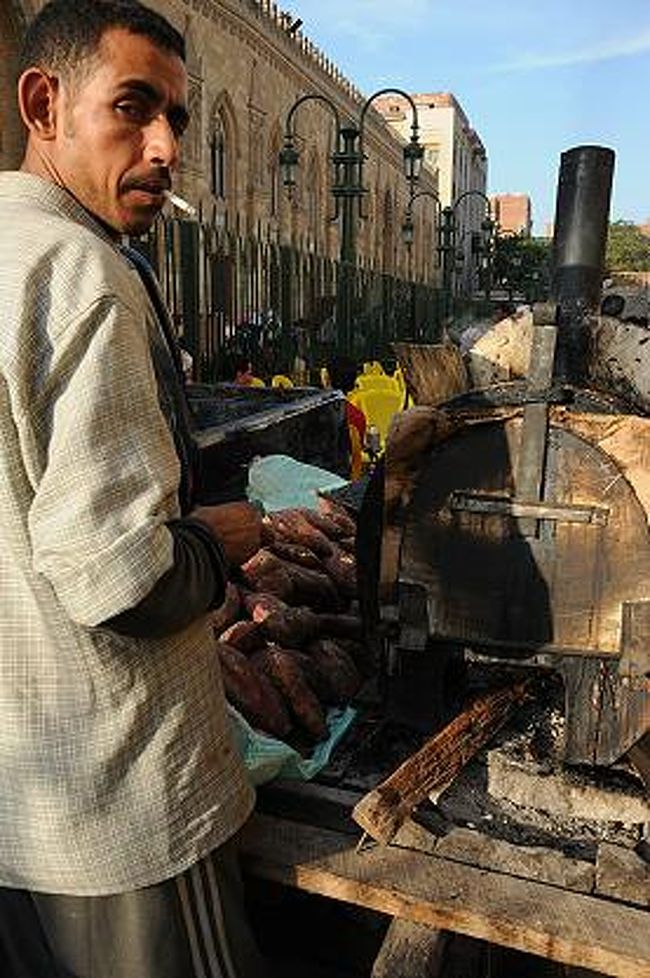 ★エジプト記（４） −イスラム地区　ガーマ・スルタン・ハサンからハーン・ハリーリへ歩く