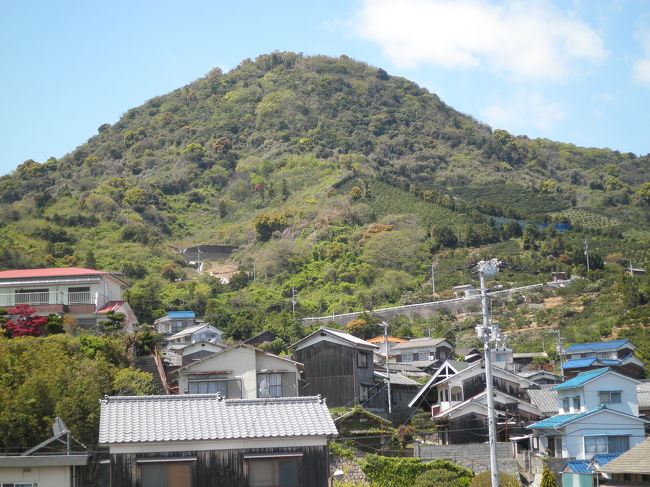 松山の高浜港からフェリーで約10分で行ける瀬戸内海にある島、興居島（ごごしま）、興居島で一番高い山、小富士に登ってきました。