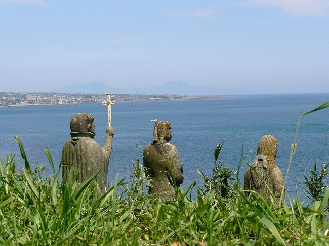 島原鉄道がやってくれました！<br />第2・第4日曜限定ですが、島鉄の鉄道・バス・フェリー（高速バス、高速船は除く）一日乗り放題のフリーパスがたったの1,000円！！<br /><br />東側から雲仙岳の晴れ姿を見たいと以前から思っていたので、早速、島原半島を駆け足で一周してきました。立ち寄った場所は、土石流被災家屋保存公園、原城（はらじょう）跡、口之津歴史民俗資料館・海の資料館です。<br />