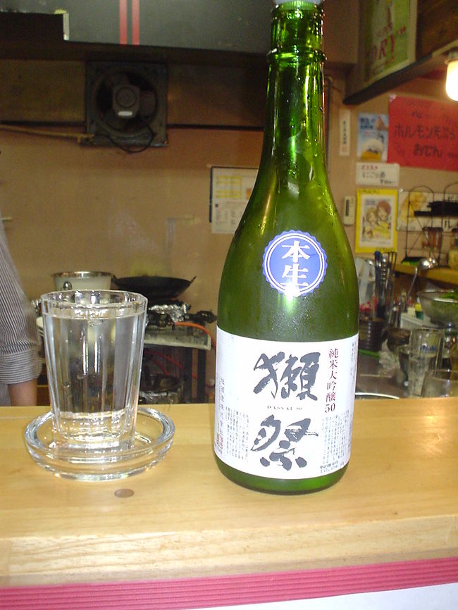 4/26（月）の夕方、商談を終えた私は得意先の部長さんに誘われるままお付き合いすることに・・・<br /><br />ビールを飲み終え、日本酒もワインもあるよ！ということで出てきたお酒がこちらの「獺祭（だっさい）」！<br />おぉっ、これは広島に棲む天使さまがハナのミヤコの旅行記でご紹介されていたお酒。こんなに早くお目にかかれるとは！<br />http://4travel.jp/traveler/francesca911/pict/18858376/<br /><br />お味はとってもフルーティーでスーと喉の奥に吸い込まれていく感じです。あ〜、マシッソヨー！<br /><br />なお、この旅行記は業務連絡用のため、５／２朝には消去されます・・・