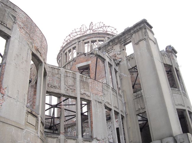 原爆ドーム、広島平和記念資料館などを見て回りました。