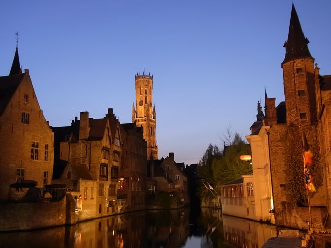 オランダを回り終えて、ベルギーに入りました。<br />まずはブルージュから。<br /><br />かつてヨーロッパの貿易拠点として栄えたブルージュ。<br />小さい町ですが、見どころ満載で、<br />とっても気に入りました。