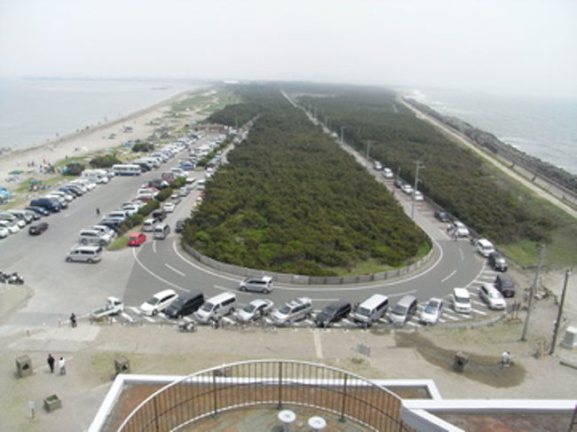 GW中に思い立ち、昔オートバイでよく行った富津岬へ自転車で向かう。<br />行きは向かい風で3時間以上かかったが、帰りはほぼ無風。<br />富津公園は車と人で溢れていました。<br />岬の砂州は昔より内湾に移っていたように思えた。