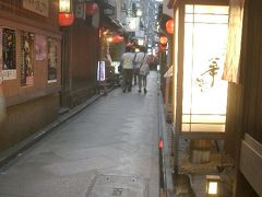 日暮れ時の祇園・先斗町界隈をさまよい歩く