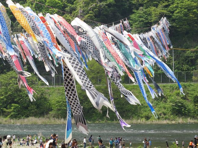 端午の節句といえば鯉のぼり。GWはどこにも行かなかったので、せめて鯉のぼりでも見に行くか〜と、相模川へ。毎年GW中に相模原市田名の高田橋上流で行われるイベント「泳げ鯉のぼり」。最終日の5月5日に行ってきました。