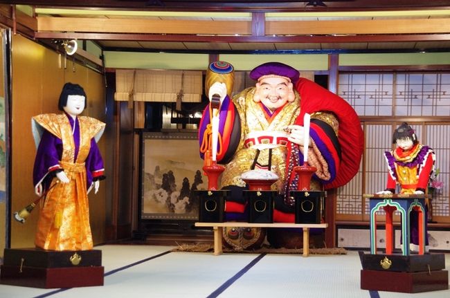 城端曳山祭の宵祭りを見に行ってきました。<br />＊各町の山宿の飾り山巡りと曳山会館前の特設ステージでの浦安の舞・庵唄合同披露を見聞きしてきました<br />