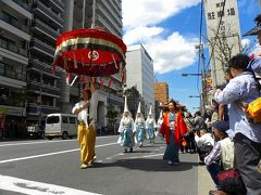 浅草　三社祭　大行列 ニ天門　交差点付近通過