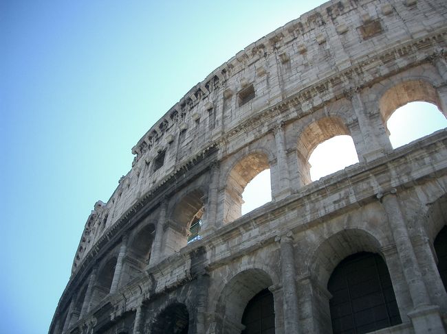 ヨーロッパ出張の合間に、ローマを見て周りました。<br />テルミニ駅から徒歩、バス、地下鉄で遺跡を周りながら、サンピエトロ広場まで行きます。
