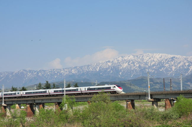 　２０１０年Ｇ．Ｗ．北陸の旅２日目後半（2010/5/2）から３日目（2010/5/3）は宇奈月から富山湾から能登半島一周の旅へ。<br />　<br />　予定より早く欅平から帰ってきたため予定にかなりの余裕が出来た。そこで気になった箇所に寄りながらのんびりと能登半島に向かう事にしました。<br />　この日は夕陽、明日の朝は朝日、そして夕方にもう一度夕陽を見る事に。<br />　夕陽を見るため能登半島西側羽咋（はくい）をスタート地点にして「道の駅能登空港」で車中１泊。翌日珠洲、輪島と反時計回りで能登半島を一周しました。途中道の駅や観光スポットに立ち寄りながらのんびりとドライブ。夕方には小松付近にある安宅関で日本海に沈む夕陽を眺めて旅を締めくくりました。<br /><br />　まずは２日目後半の黒部から能登空港までの旅をＵＰします。