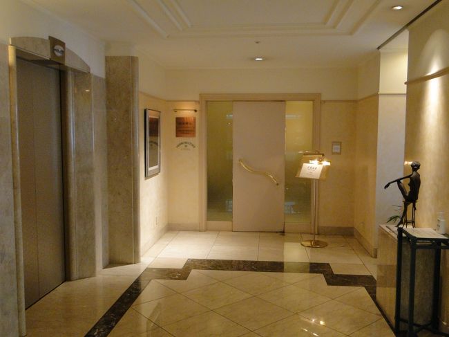 このホテルには温泉が湧いています<br /><br />その名もずばり「淡島温泉」<br /><br />エレベーターで２階に降りますとその入り口になります<br />