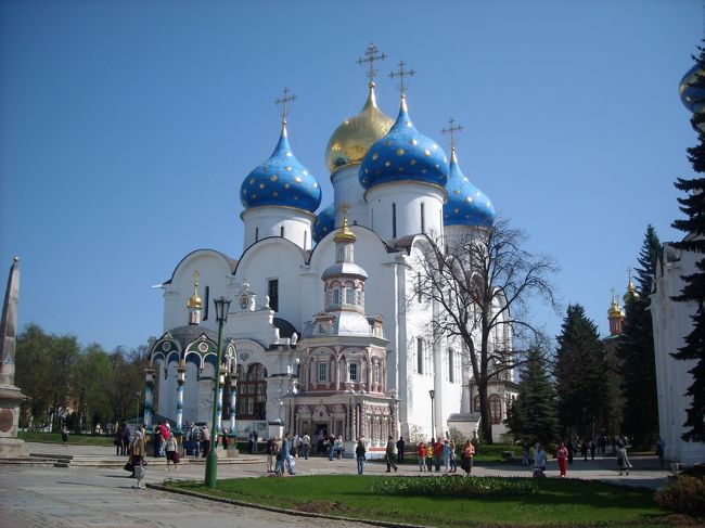 黄金の環のひとつでモスクワから約７０ｋｍのところです。ロシア正教の中心で宗教行事には各地から多くの信者が来るそうです。